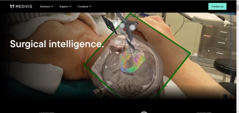 你能想象吗？AI 已经悄然颠覆了外科手术领域，Medivis Surgical AR 的出现，正式宣告 AI 全息影像手术时代的来临！​